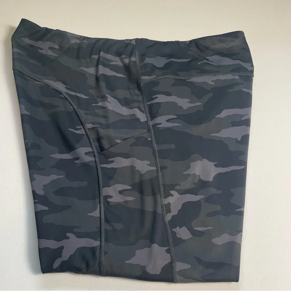 Athleta Ultimate Camo 7/8 Tights Women’s 3X Black Gray Leggings - Picture 7 of 10